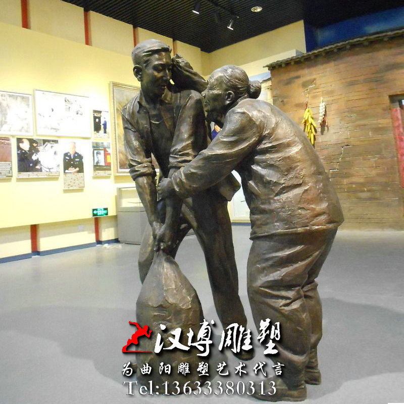 玻璃钢铜雕,帮助老人雕像,景观雕塑