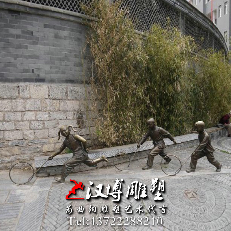 童趣主题雕塑,人物雕像,小孩滚铁圈雕像