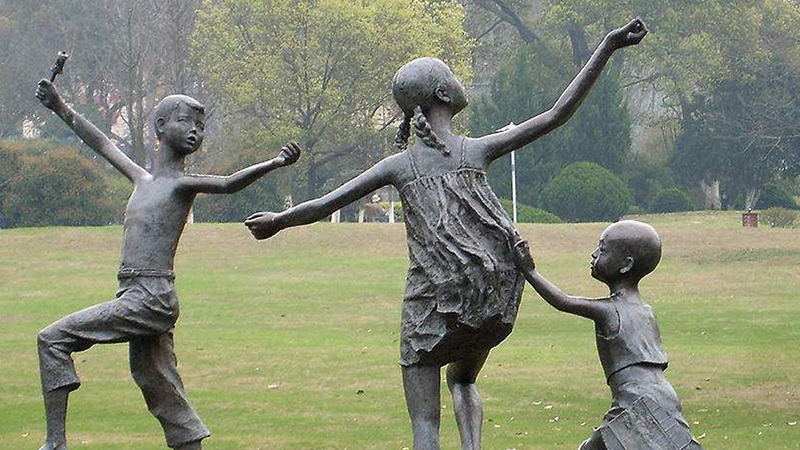 放风筝人物雕像,小孩人物雕塑,校园景观铜雕