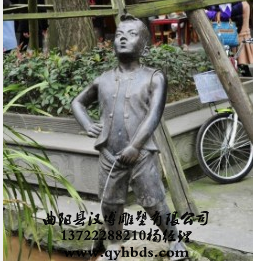 校园小孩雕塑