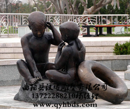 校园小孩雕塑